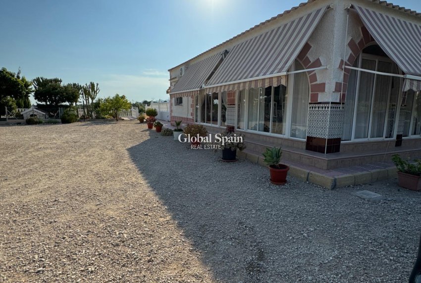 Wederverkoop - VILLA -
ALBATERA - Partida Lomas