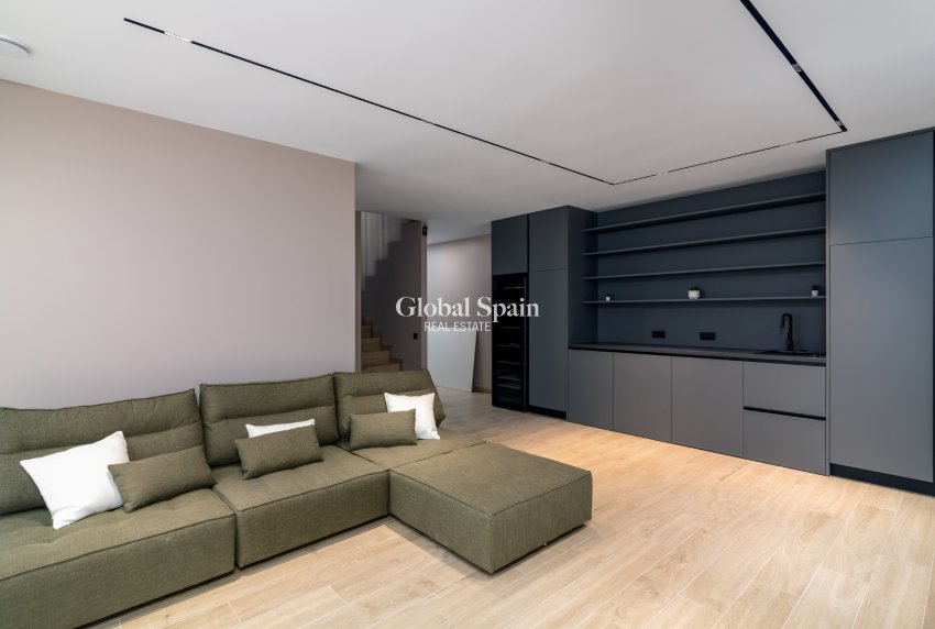 Wederverkoop - Villa -
Albir - center