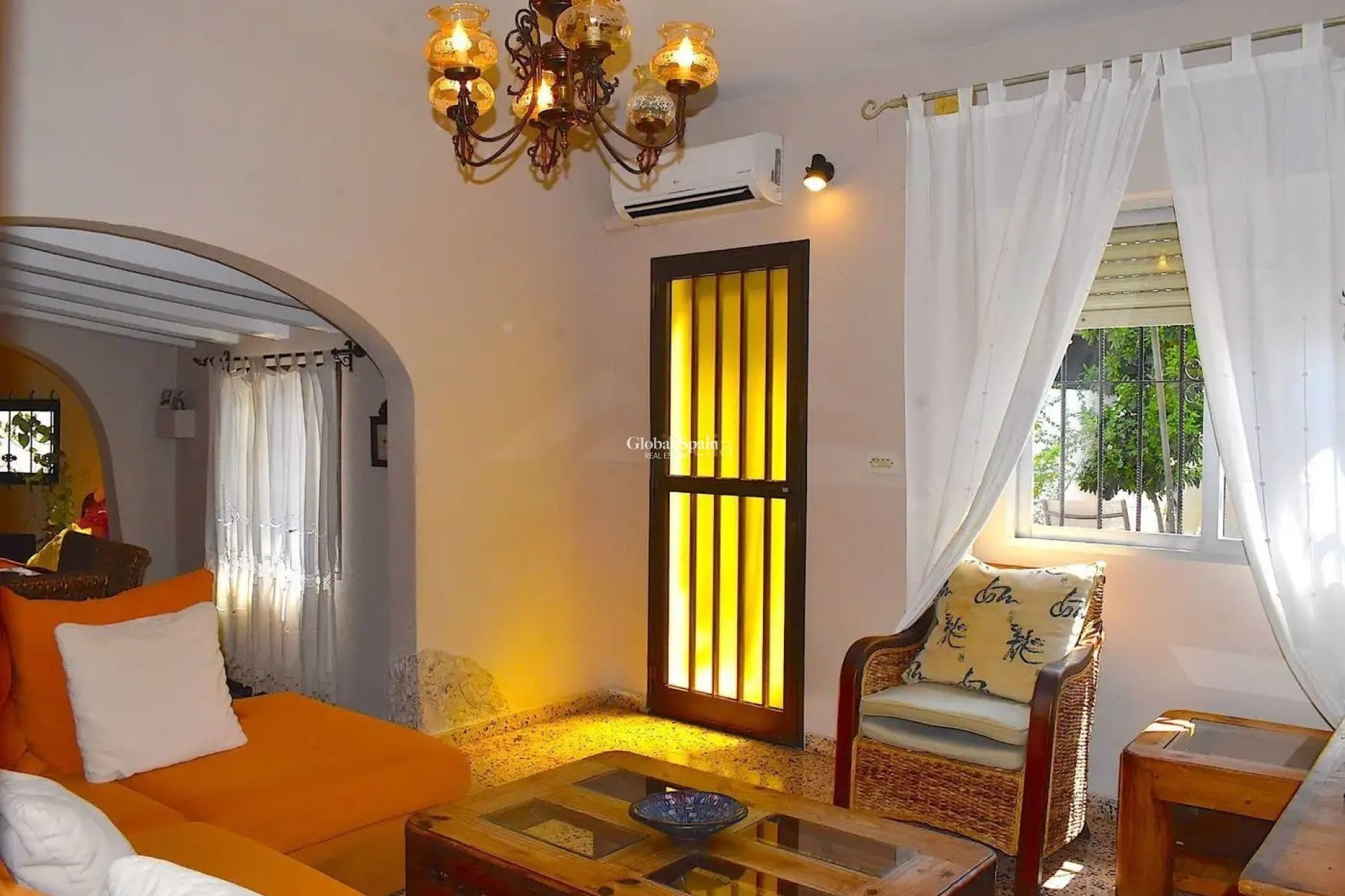 Wederverkoop - VILLA -
Albir - center