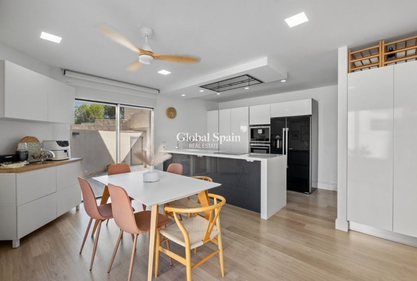 Wederverkoop - VILLA -
ALFAZ DEL PI - Costa Blanca