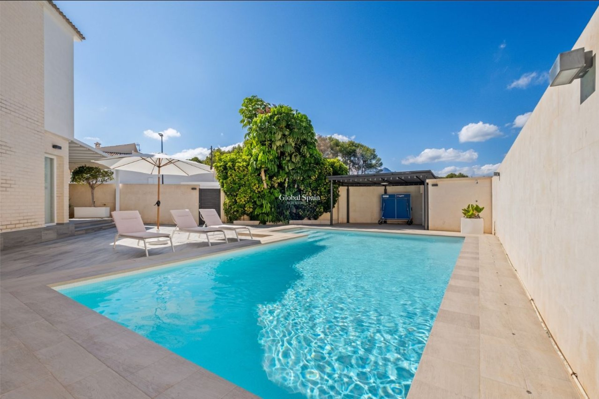 Wederverkoop - VILLA -
ALFAZ DEL PI - Costa Blanca