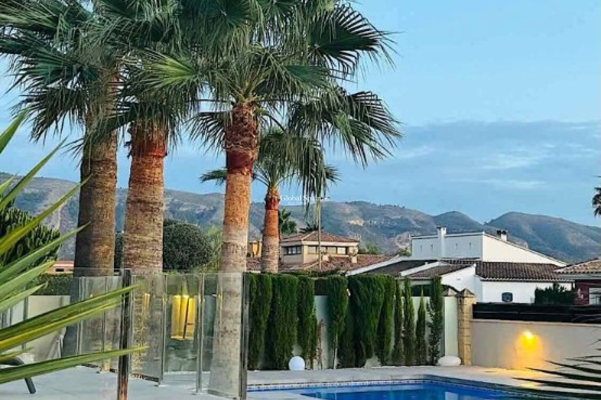 Wederverkoop - VILLA -
ALFAZ DEL PI - Costa Blanca