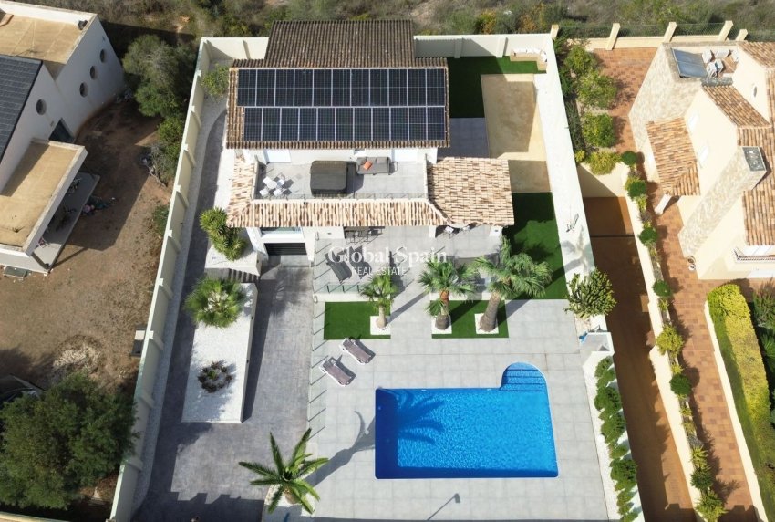 Wederverkoop - VILLA -
ALFAZ DEL PI - Costa Blanca