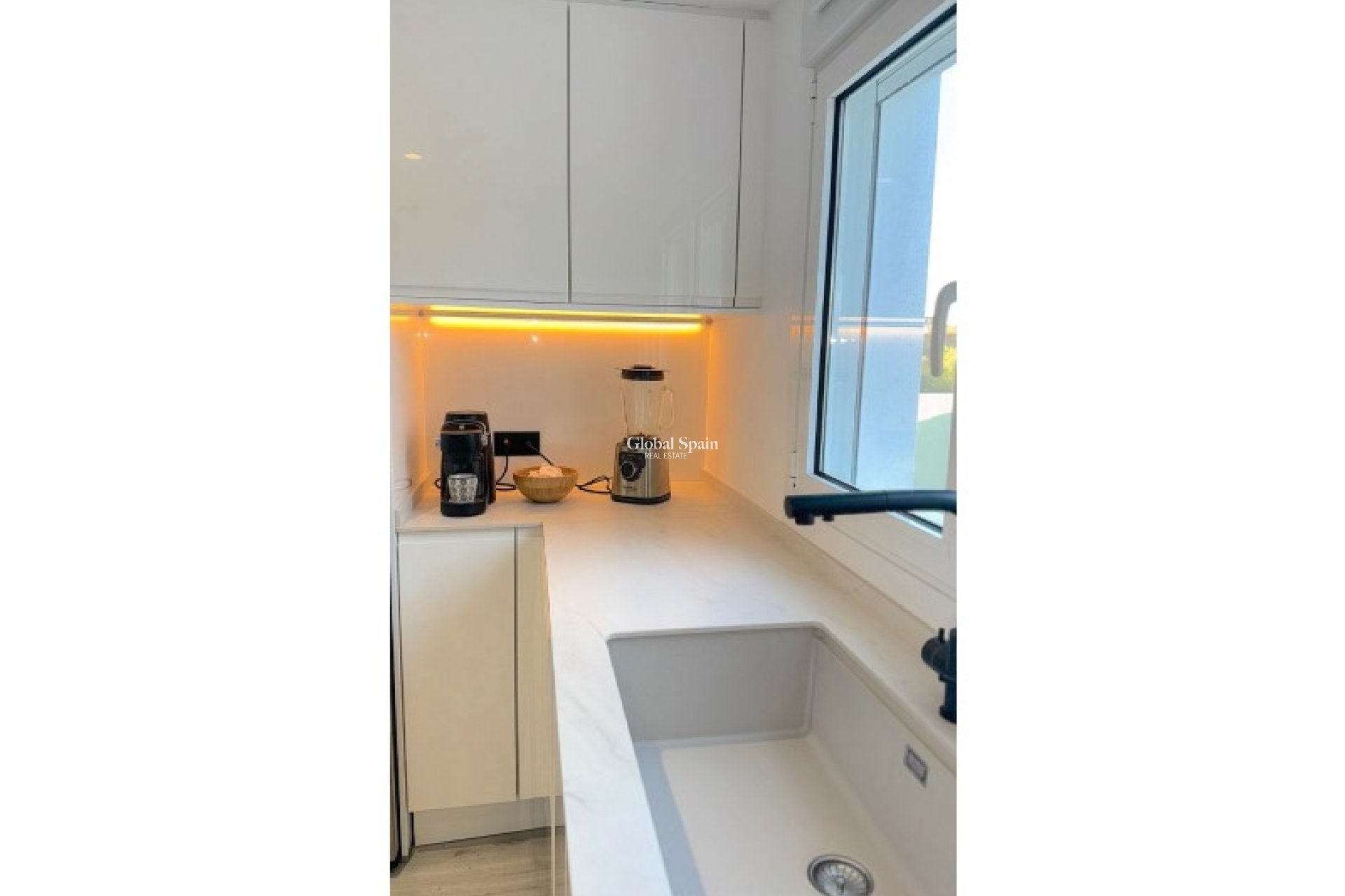 Wederverkoop - VILLA -
ALFAZ DEL PI - Costa Blanca