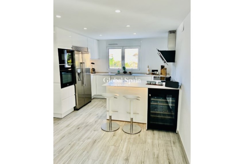 Wederverkoop - VILLA -
ALFAZ DEL PI - Costa Blanca