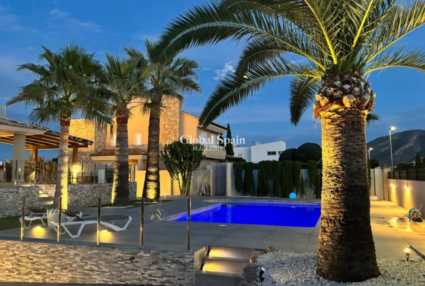 Wederverkoop - VILLA -
ALFAZ DEL PI - Costa Blanca