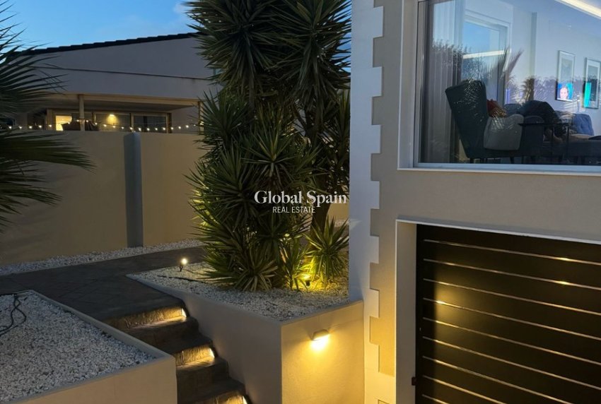 Wederverkoop - VILLA -
ALFAZ DEL PI - Costa Blanca