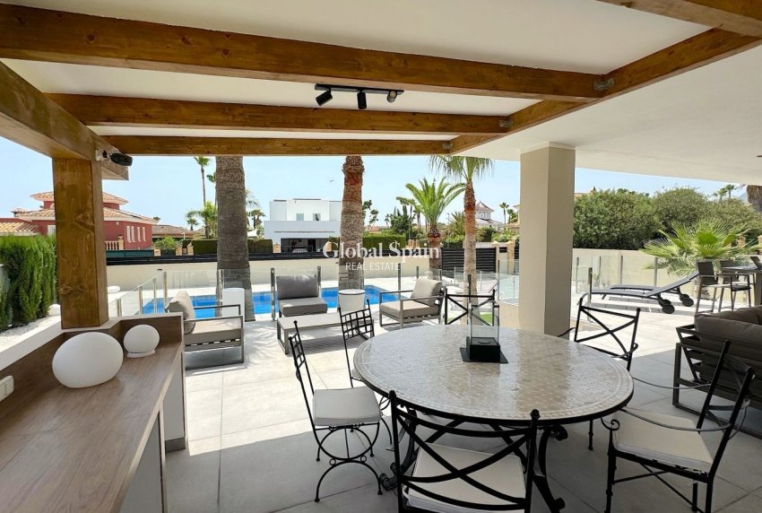 Wederverkoop - VILLA -
ALFAZ DEL PI - Costa Blanca