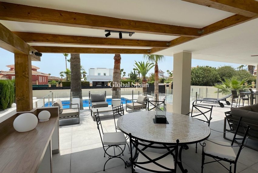 Wederverkoop - VILLA -
ALFAZ DEL PI - Costa Blanca