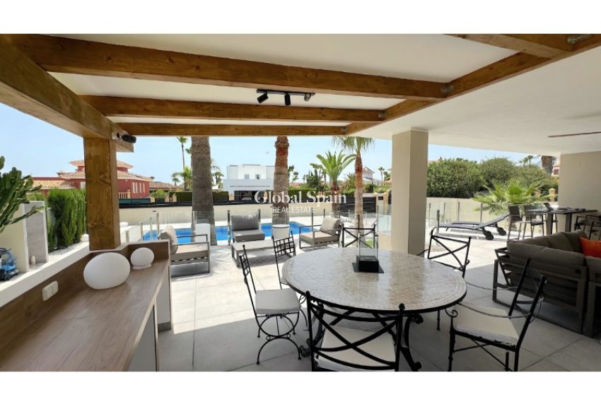 Wederverkoop - VILLA -
ALFAZ DEL PI - Costa Blanca