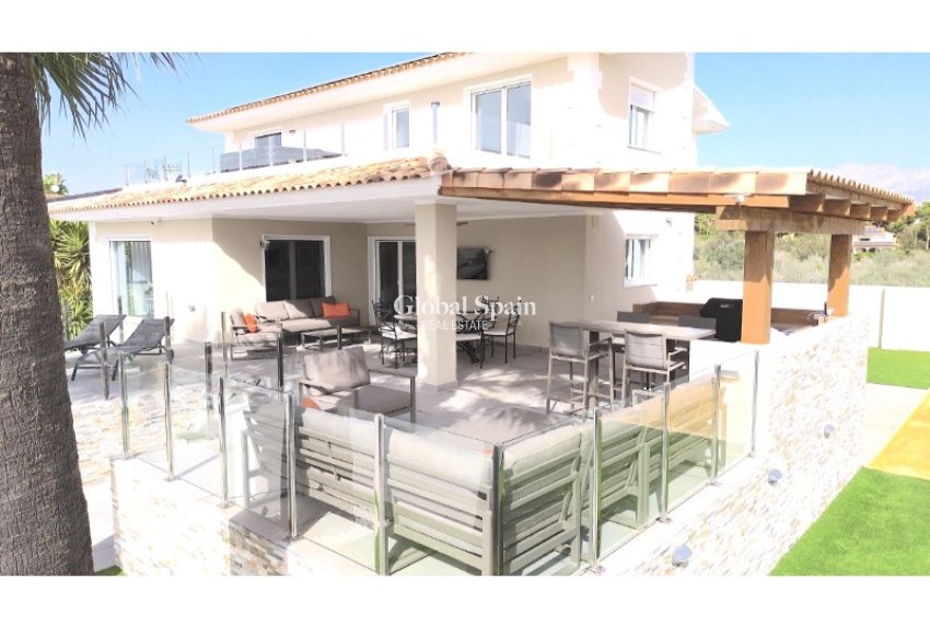 Wederverkoop - VILLA -
ALFAZ DEL PI - Costa Blanca