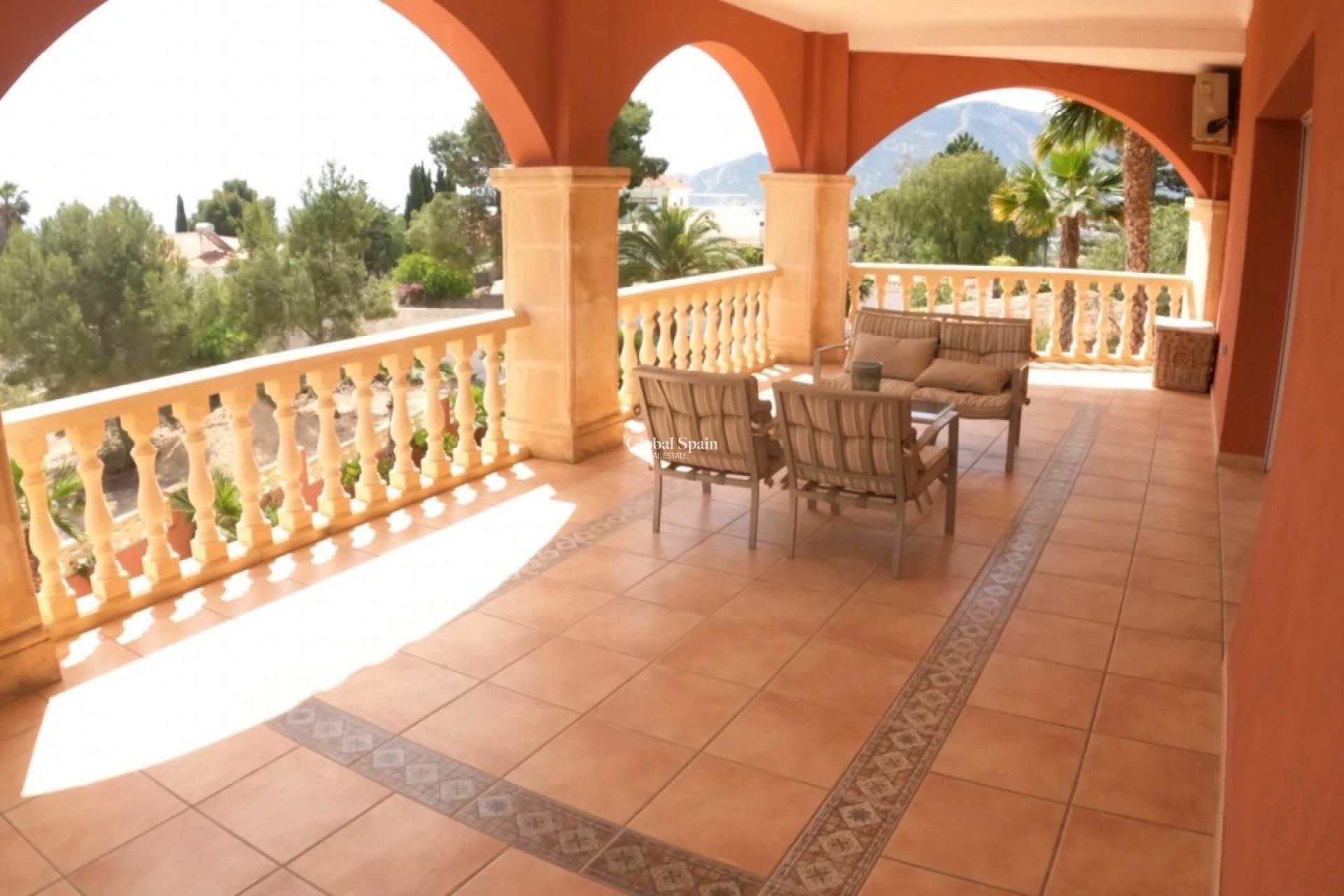 Wederverkoop - VILLA -
ALFAZ DEL PI - Costa Blanca