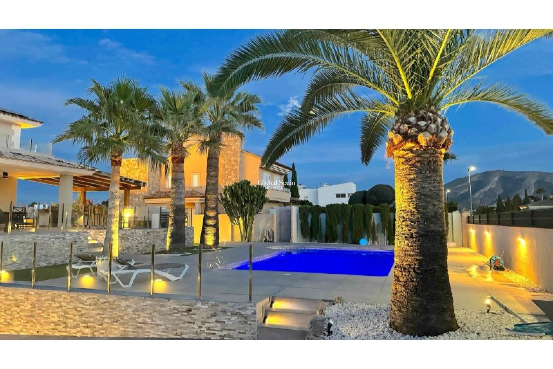 Wederverkoop - VILLA -
ALFAZ DEL PI - Costa Blanca