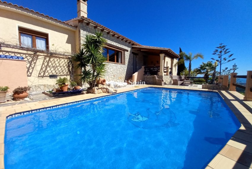 Wederverkoop - VILLA -
ALFAZ DEL PI