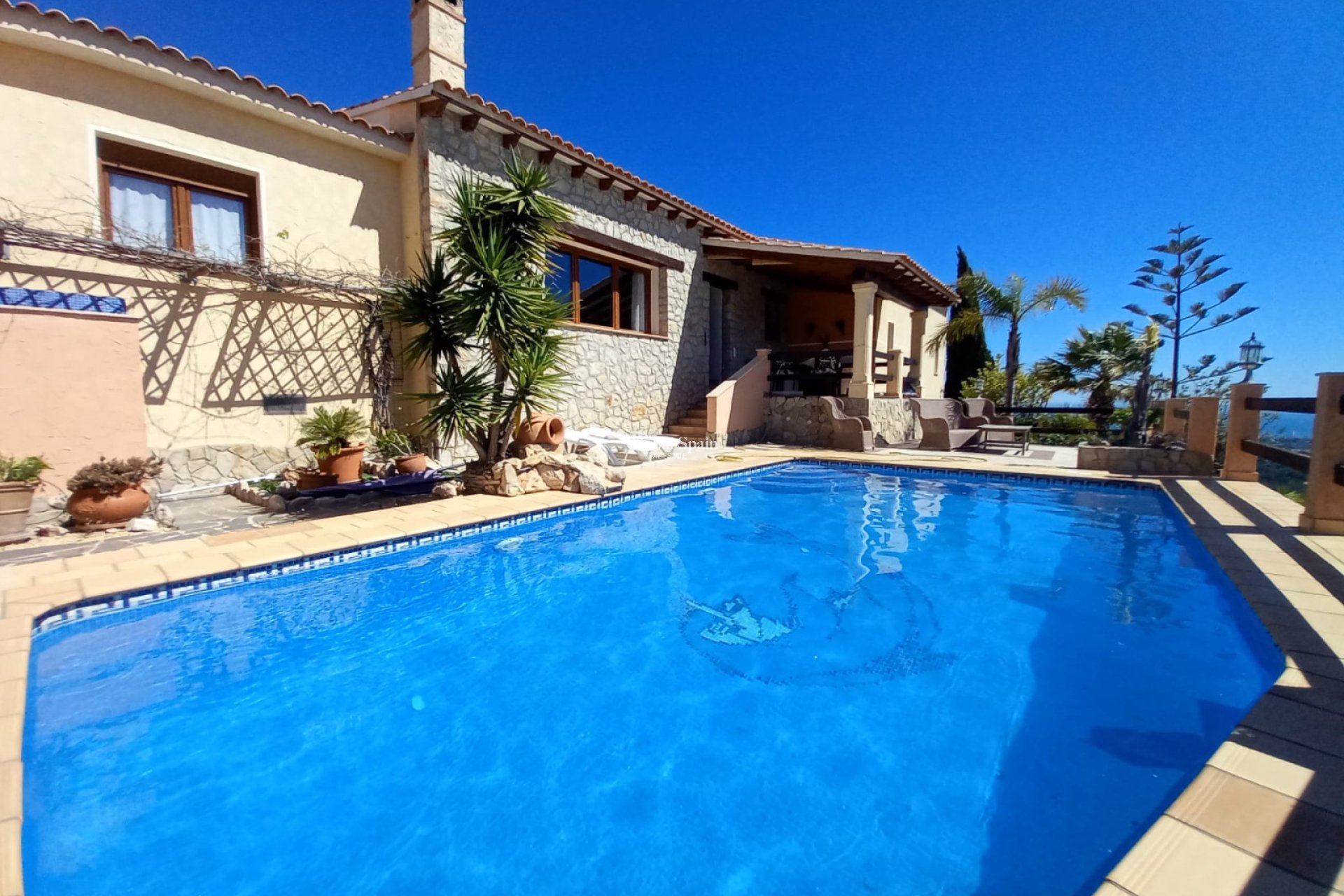 Wederverkoop - VILLA -
ALFAZ DEL PI