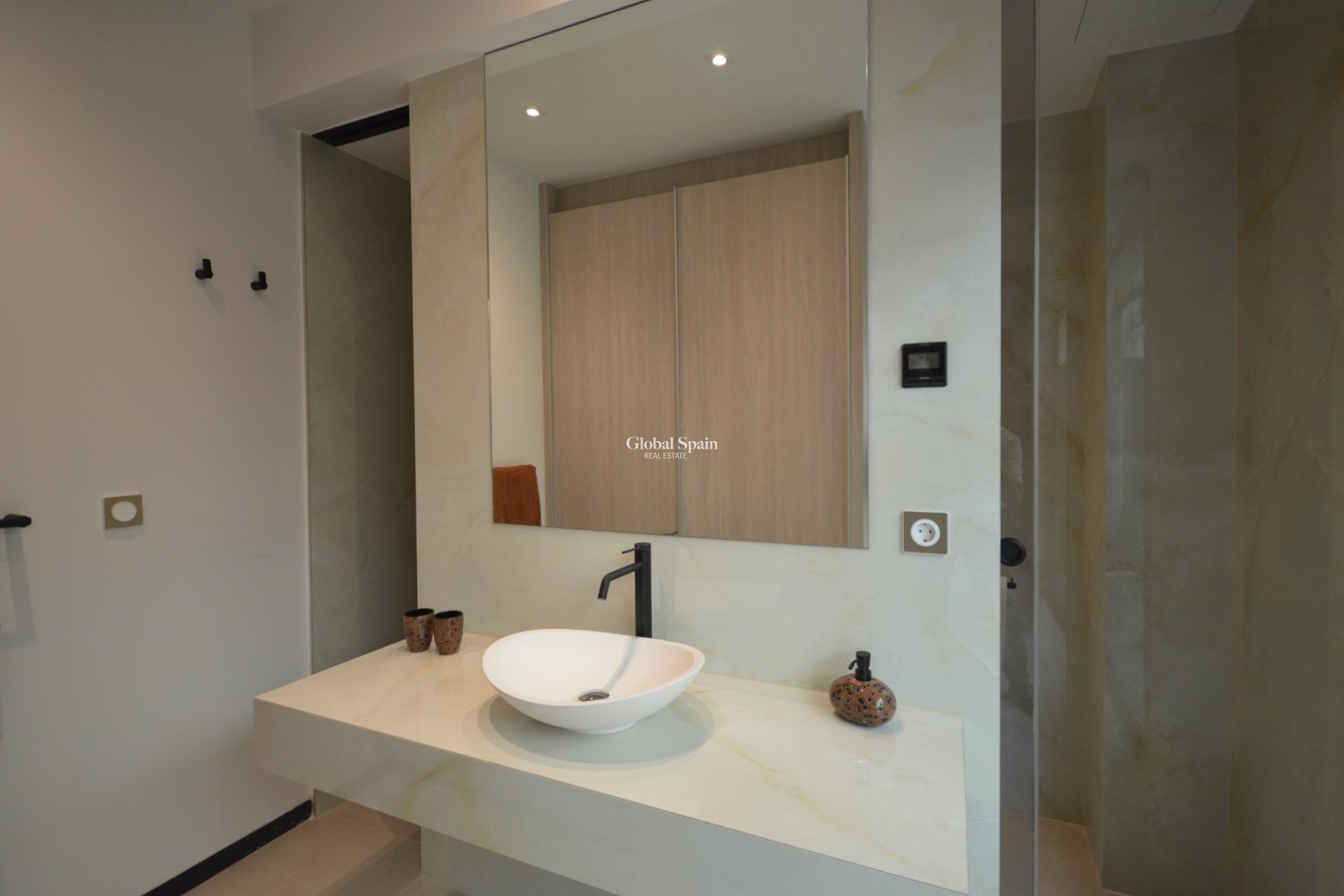 Wederverkoop - VILLA -
ALGORFA - Comunidad valenciana