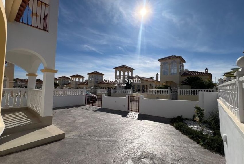 Wederverkoop - VILLA -
ALGORFA - Inland