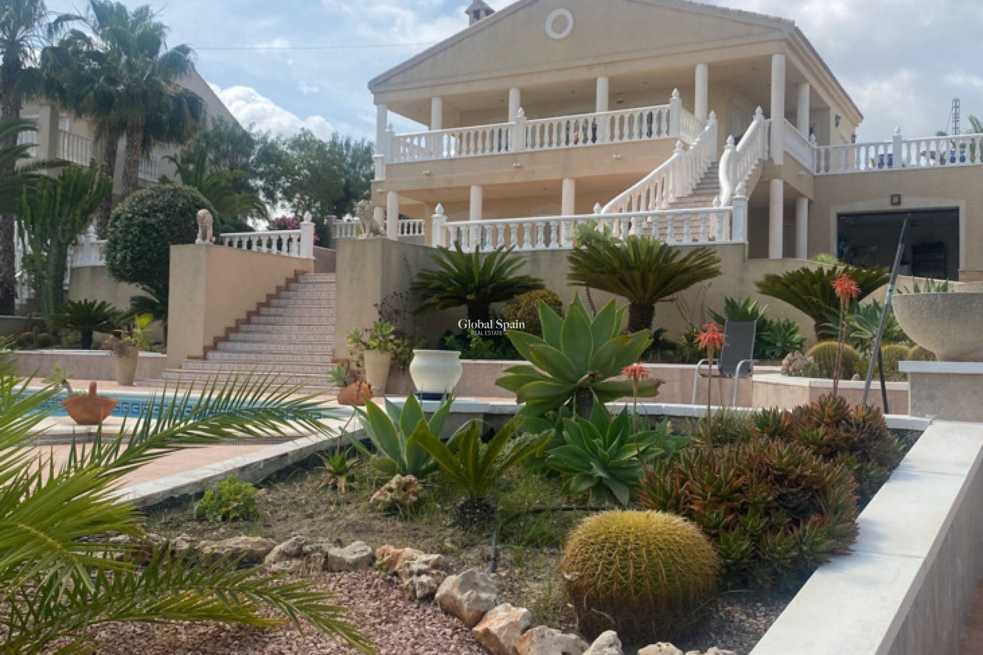 Wederverkoop - VILLA -
ALGORFA - Inland