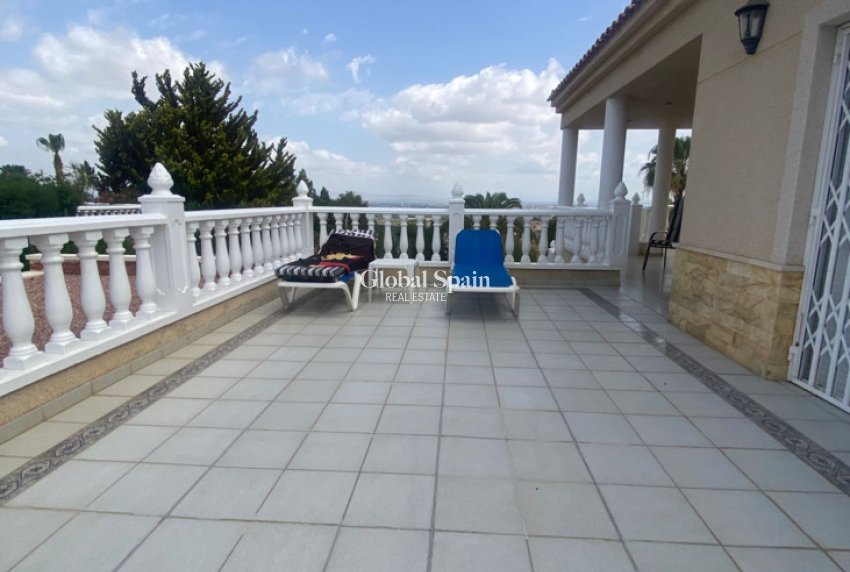 Wederverkoop - VILLA -
ALGORFA - Inland