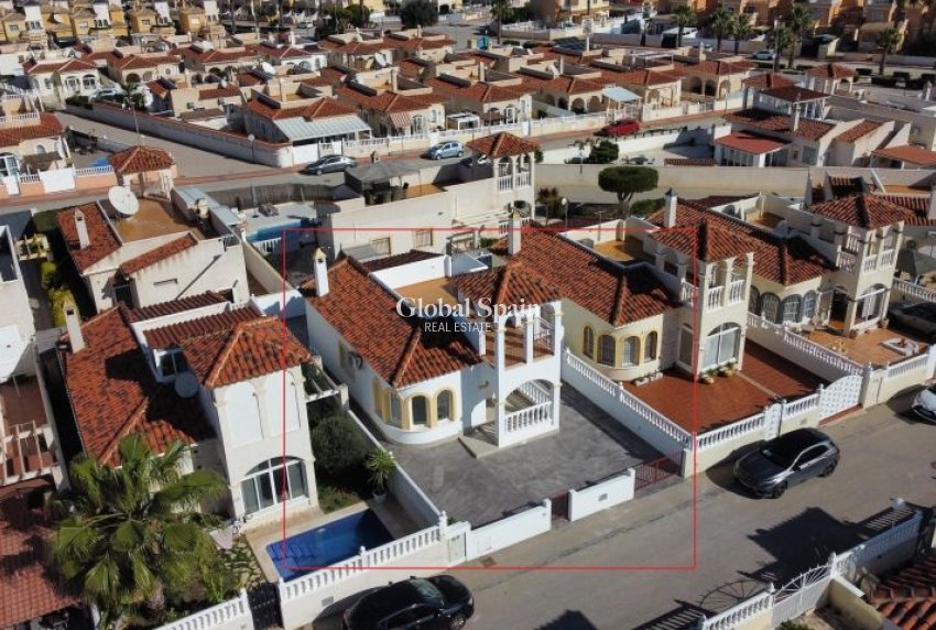 Wederverkoop - VILLA -
ALGORFA - Inland