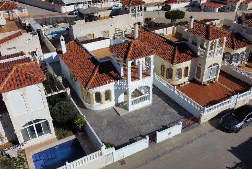 Wederverkoop - VILLA -
ALGORFA - Inland