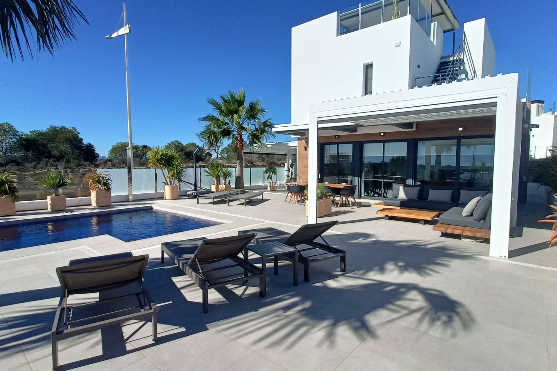 Wederverkoop - VILLA -
ALGORFA - Inland