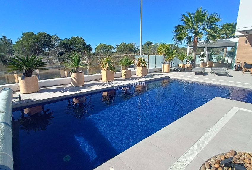 Wederverkoop - VILLA -
ALGORFA - Inland