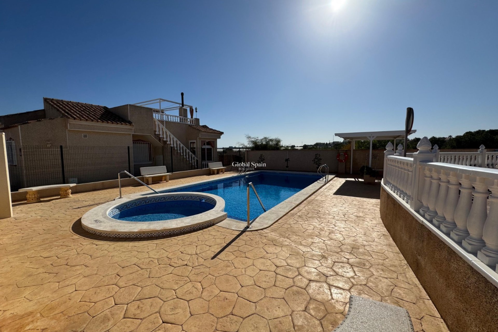 Wederverkoop - VILLA -
ALGORFA - Inland