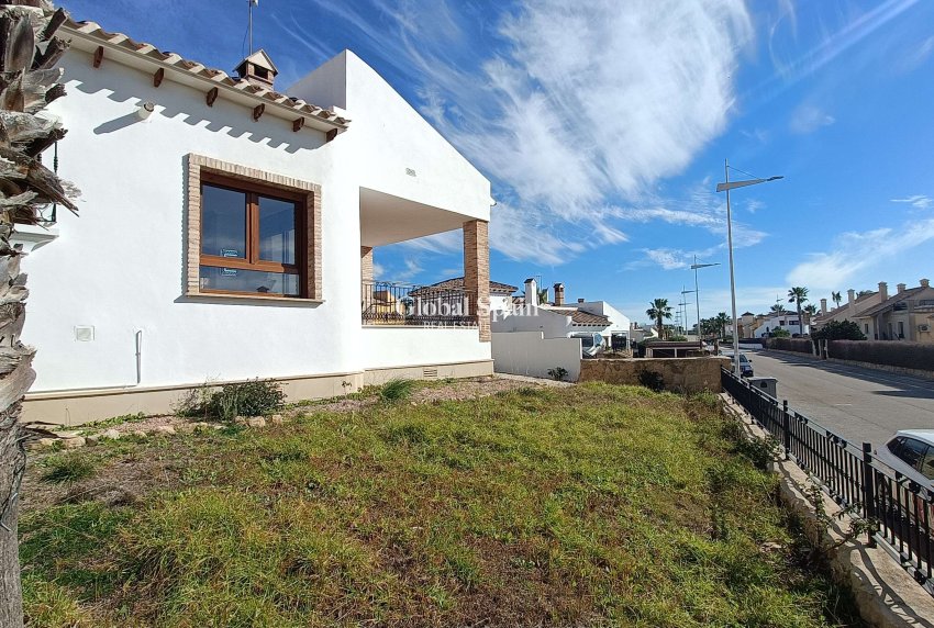 Wederverkoop - VILLA -
ALGORFA - Inland