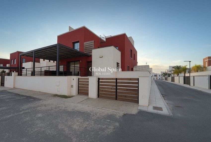 Wederverkoop - VILLA -
ALGORFA - Inland