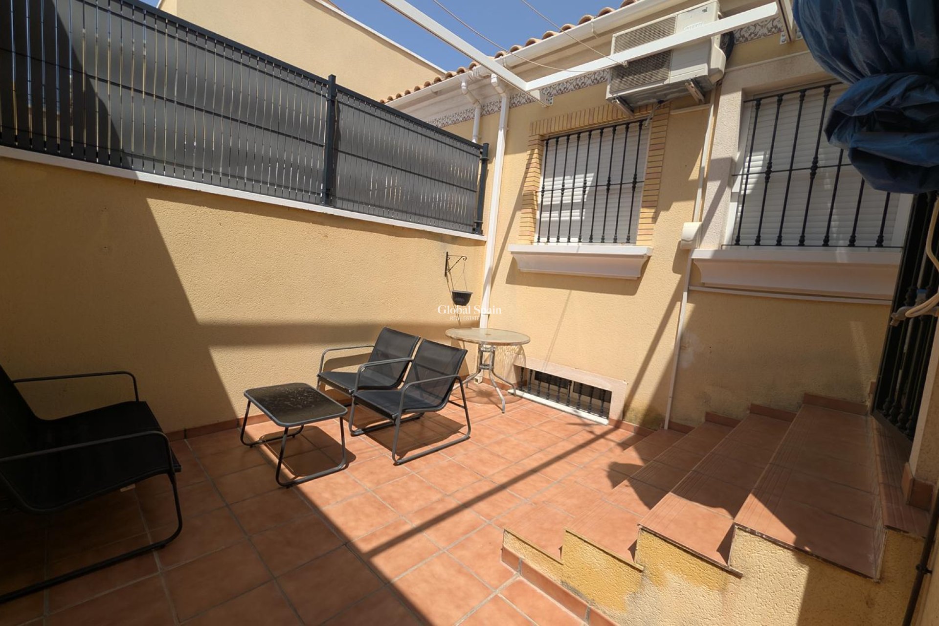 Wederverkoop - VILLA -
ALGORFA - Inland