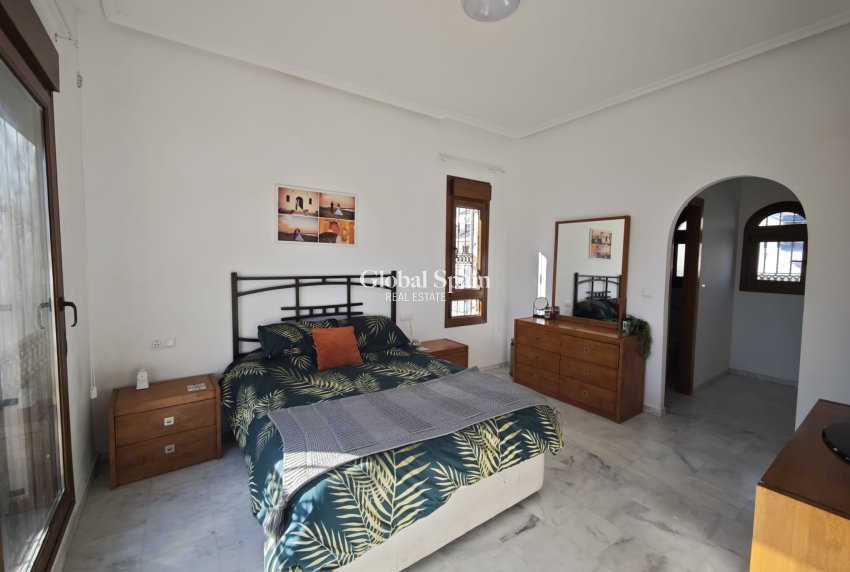 Wederverkoop - VILLA -
ALGORFA - Inland