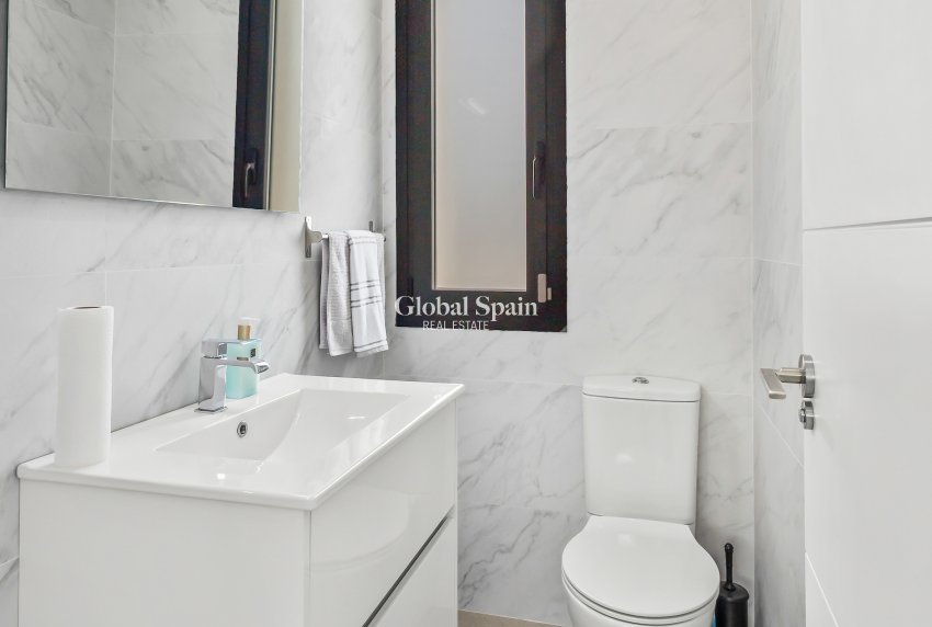 Wederverkoop - VILLA -
ALGORFA - Inland