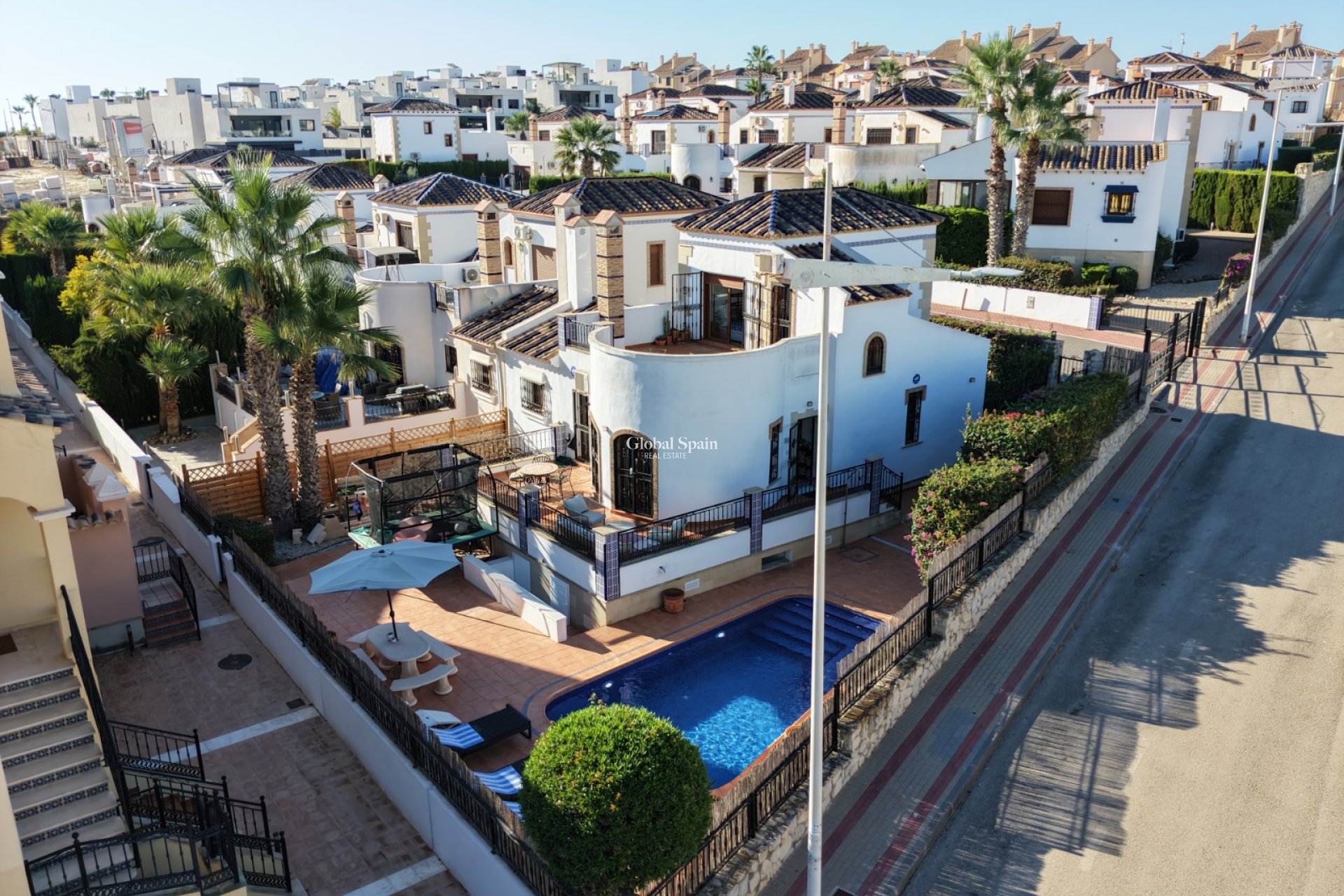 Wederverkoop - VILLA -
ALGORFA - Inland