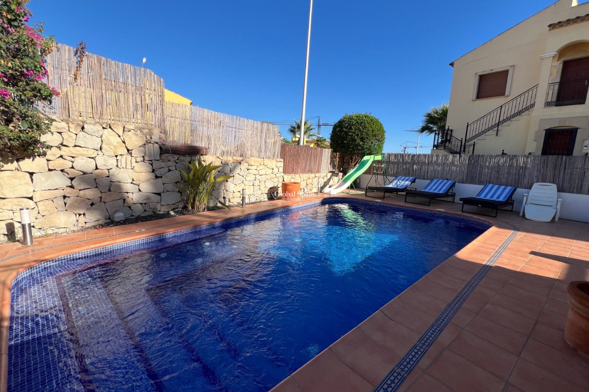 Wederverkoop - VILLA -
ALGORFA - Inland