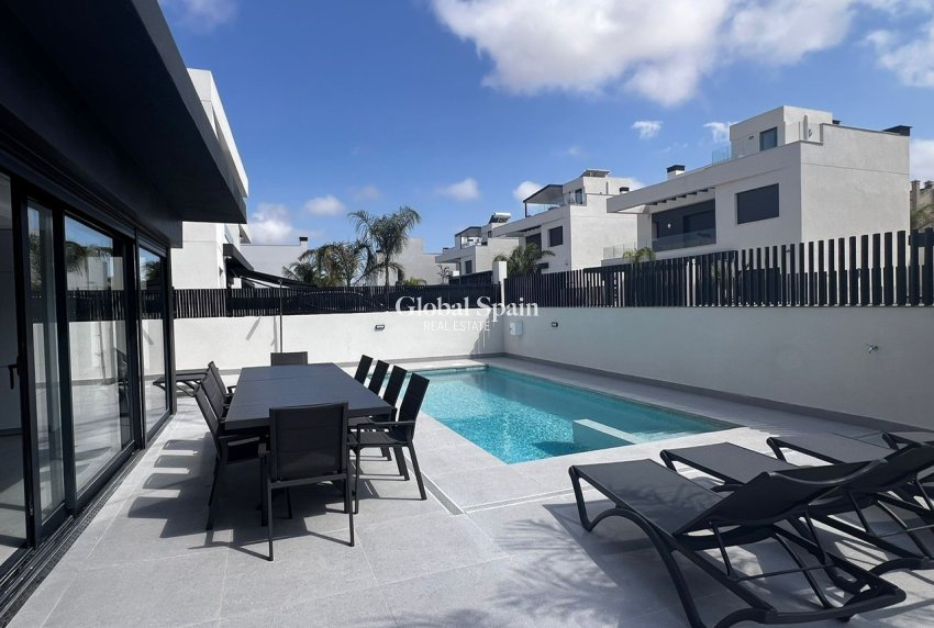 Wederverkoop - VILLA -
ALGORFA - Inland