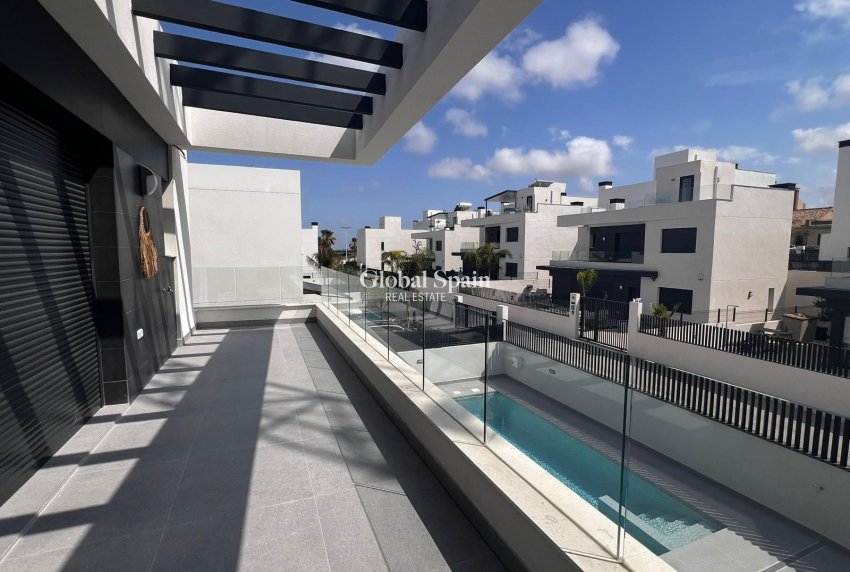 Wederverkoop - VILLA -
ALGORFA - Inland
