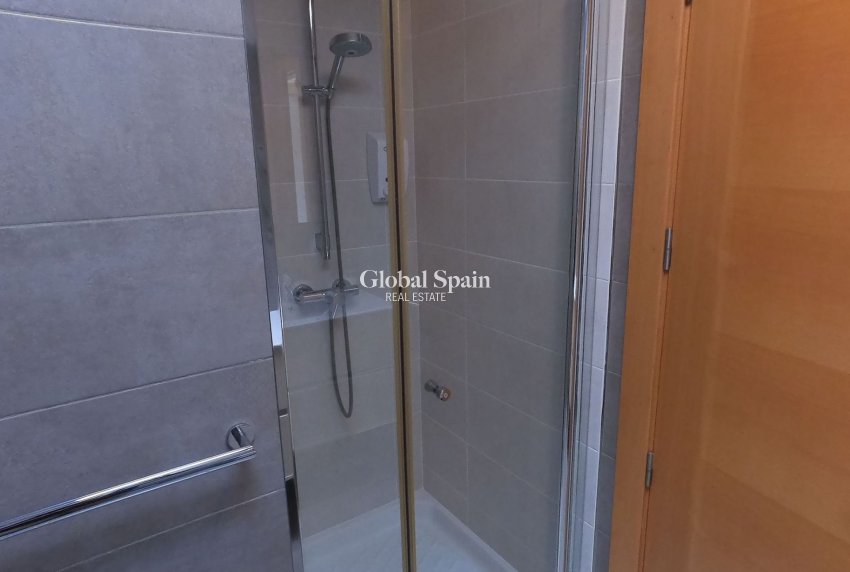 Wederverkoop - VILLA -
ALGORFA - LA FINCA GOLF / ALGORFA