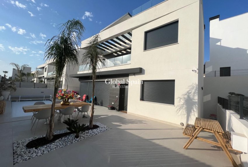 Wederverkoop - VILLA -
ALGORFA - LA FINCA GOLF / ALGORFA