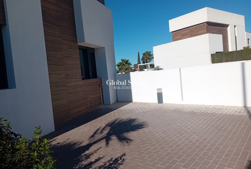 Wederverkoop - VILLA -
ALGORFA - LA FINCA GOLF / ALGORFA