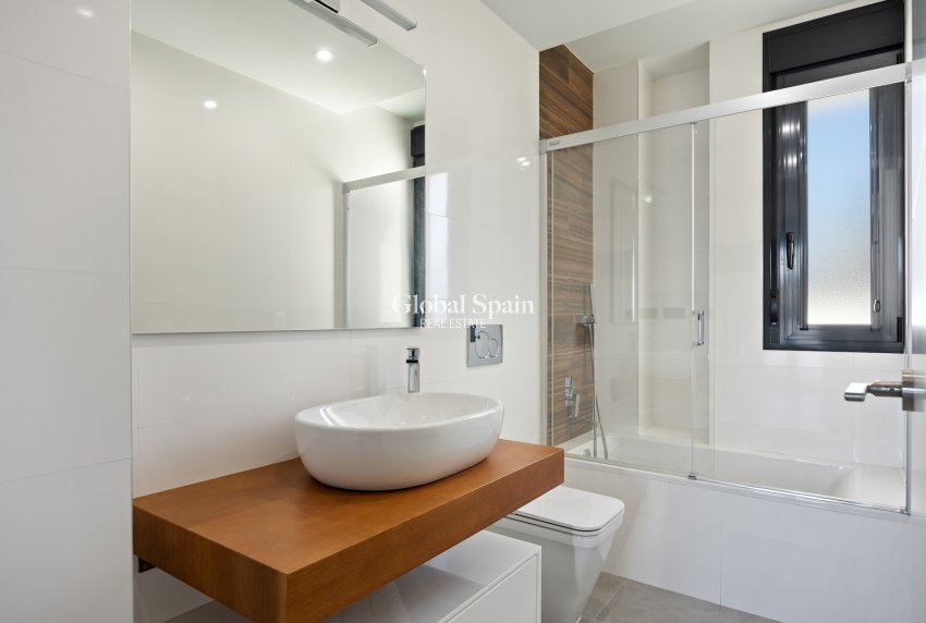 Wederverkoop - VILLA -
ALGORFA - LA FINCA GOLF / ALGORFA