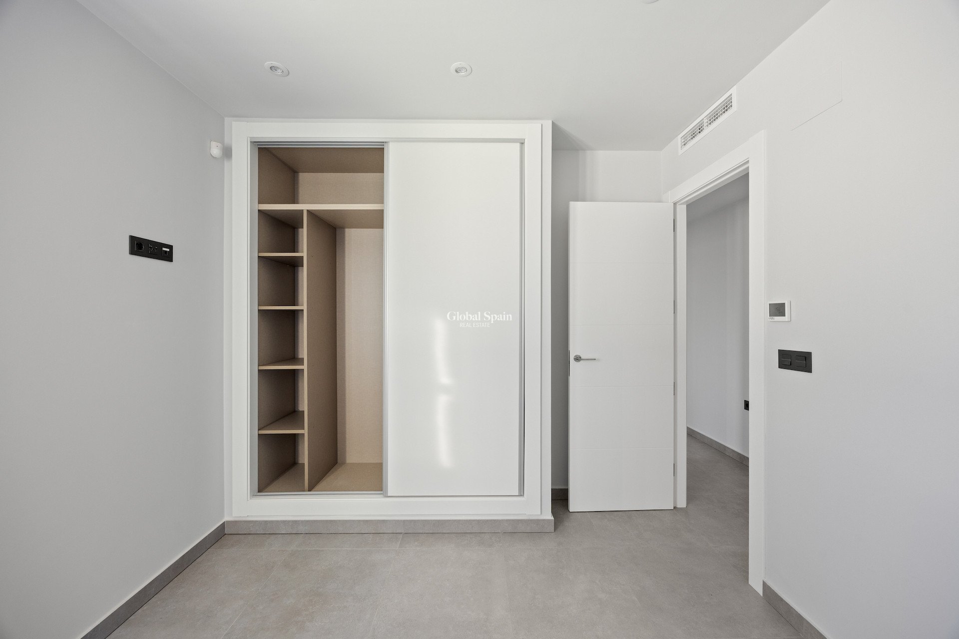 Wederverkoop - VILLA -
ALGORFA - LA FINCA GOLF / ALGORFA