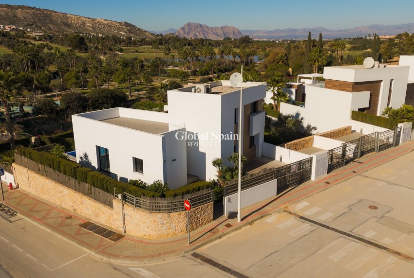 Wederverkoop - VILLA -
ALGORFA - LA FINCA GOLF / ALGORFA