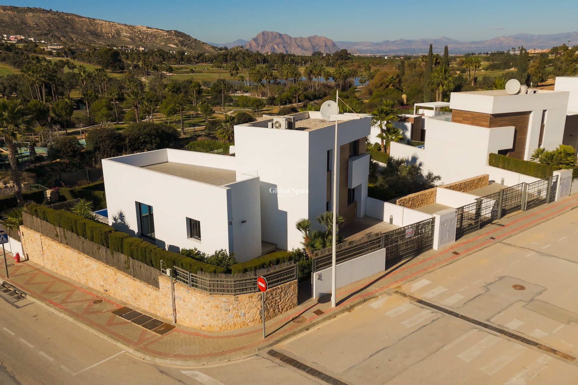 Wederverkoop - VILLA -
ALGORFA - LA FINCA GOLF / ALGORFA