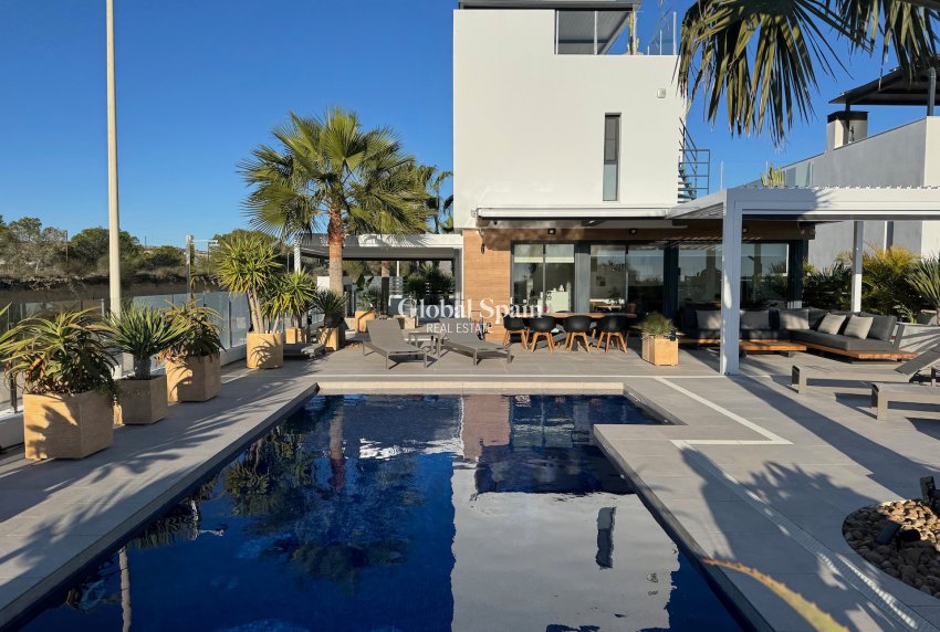 Wederverkoop - VILLA -
ALGORFA - LA FINCA GOLF / ALGORFA