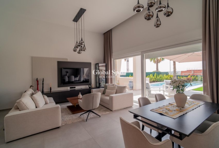 Wederverkoop - VILLA -
ALGORFA - LA FINCA GOLF / ALGORFA