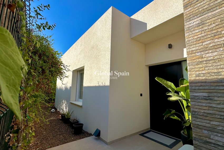 Wederverkoop - VILLA -
ALGORFA - LA FINCA GOLF / ALGORFA