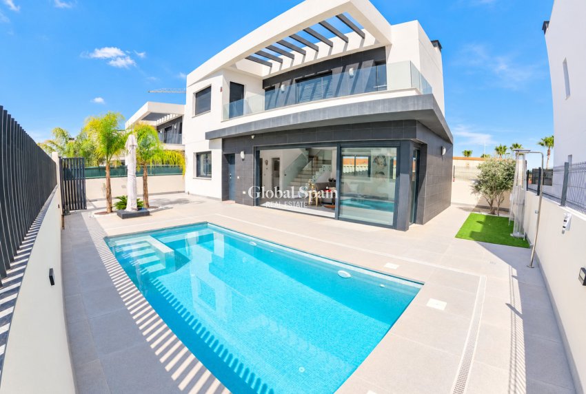 Wederverkoop - VILLA -
ALGORFA - LA FINCA GOLF / ALGORFA