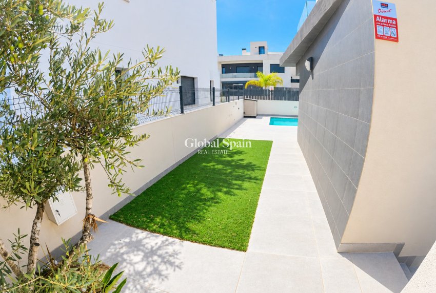 Wederverkoop - VILLA -
ALGORFA - LA FINCA GOLF / ALGORFA