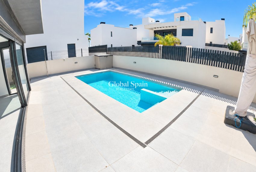 Wederverkoop - VILLA -
ALGORFA - LA FINCA GOLF / ALGORFA